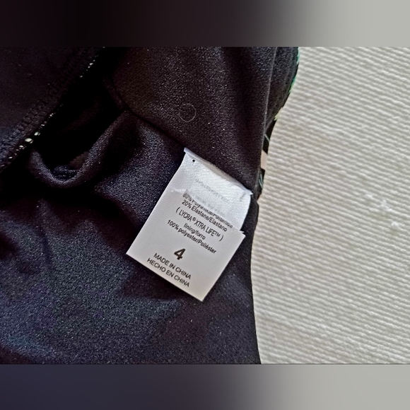 VENUS Sport Bikini Top, size 4 - Picture 14 of 15